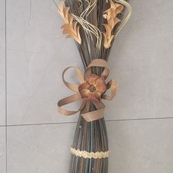 Twisted Stem Vase With Dried Flowers