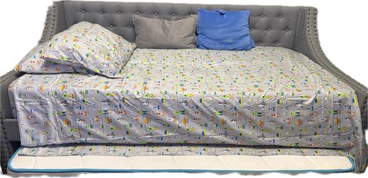Day bed with trundle