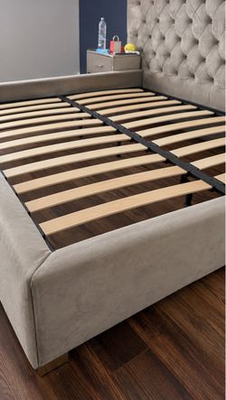 King size Upholstered Bed Frame with Tufted Headboard