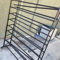 Vendo Este Sapatero Por 35 Dollar  De Puro Metal