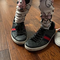 Like New Gucci Men Shoes 3 Pairs