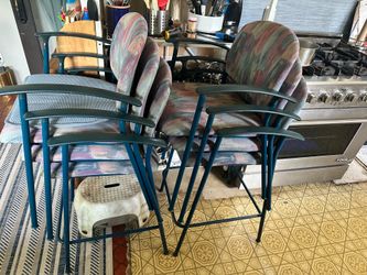 2 Bar Chairs / 4 Chairs all matching furniture