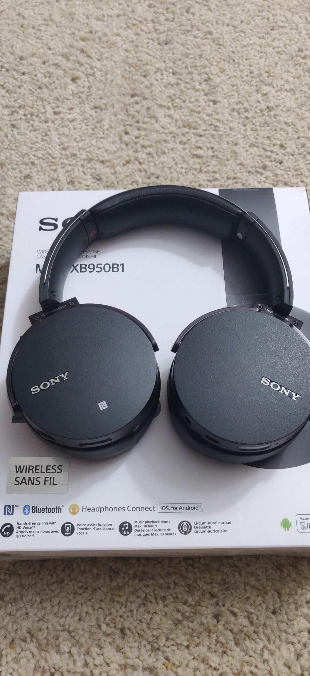 Sony wireless over ear extra bass headphones : MDR-XB950B1