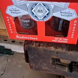 2 New Budweiser Pints Nice Gift