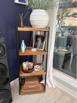Bookcase/ shelves