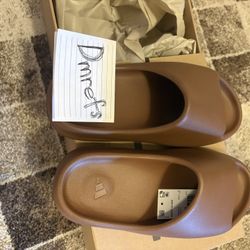 Yeezy Slide FZ5896 Size 9