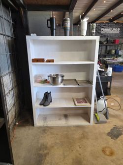 TODAY SUNDAY ONLY 10AM-5PM ! white wood shelf, $10
