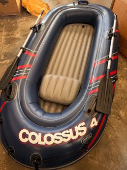 Inflatable boat with 4 oars