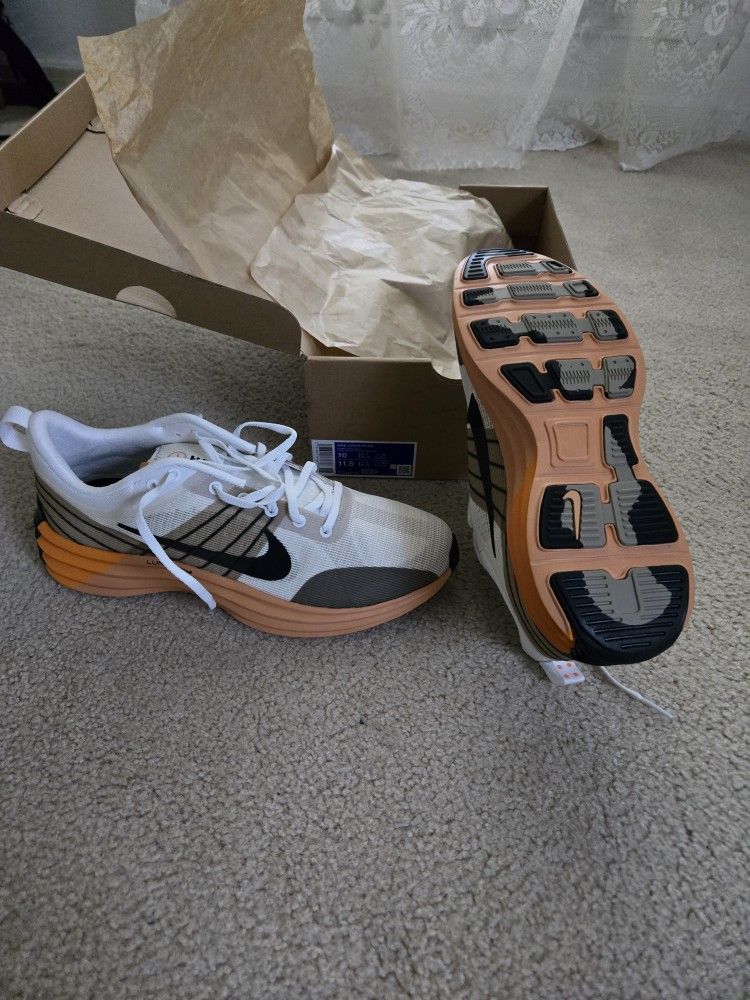 New: Nike Lunar Roam (mens 10)