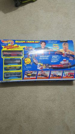 Hotwheels deluxe train set