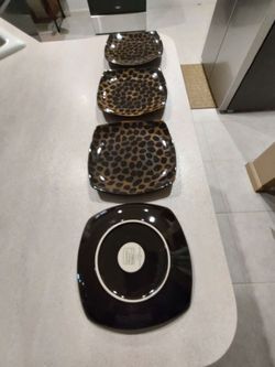 SET OF 4 SQUARE "KENYA" LEOPARD PRINT PLATES *BRAND NEW*