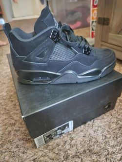 Air Jordan 4 retro, black shoes. Size 6 men 7.5 women