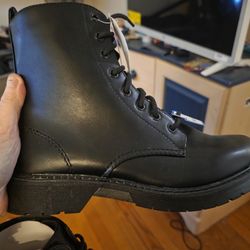 Women's 8 NeW 