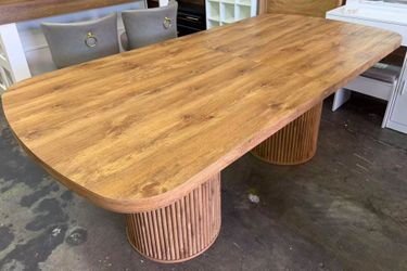 79 x 39.5 x 30in New assembled dining table