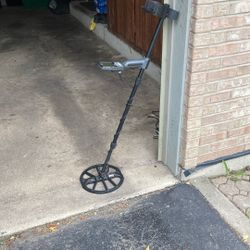 Selling A Minelab Metal Detector 800