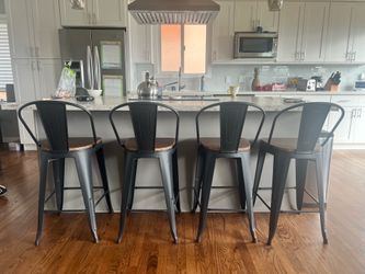 4 like new black metal and wood bar stools