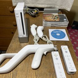 Nintendo Wii Bundle w/ Console, Cords, Controllers & Wii Sports 