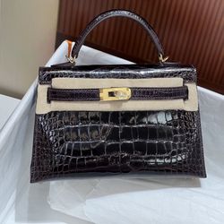 Hermes Kelly second generation 19CM. Square crocodile dark purple gold buckle(128)38