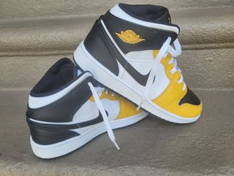 Air Jordan 1 Mid Yellow Ochre Sneakers
