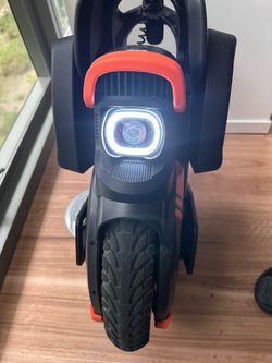 InMotion V11Y Electric Unicycle  - Under 100 Miles - No Crashes