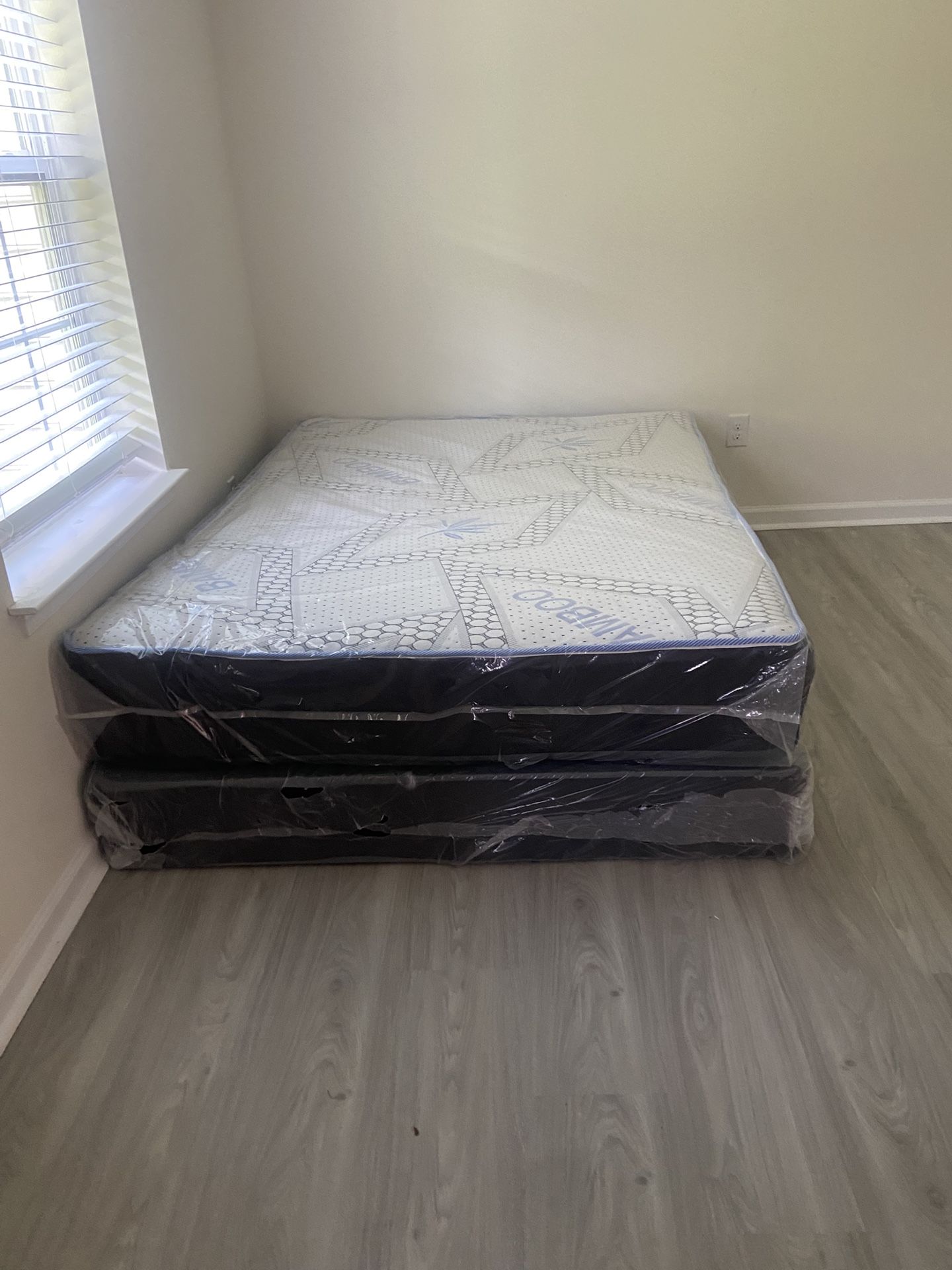 Queen Mattress Come With Free Box Spring - Free Delivery 🚚 To Reasonable Distance