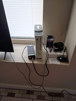 Xbox 360 with one wireless controller
