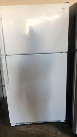 Kenmore Top Mount 27" Apartment Size White Refrigerator
