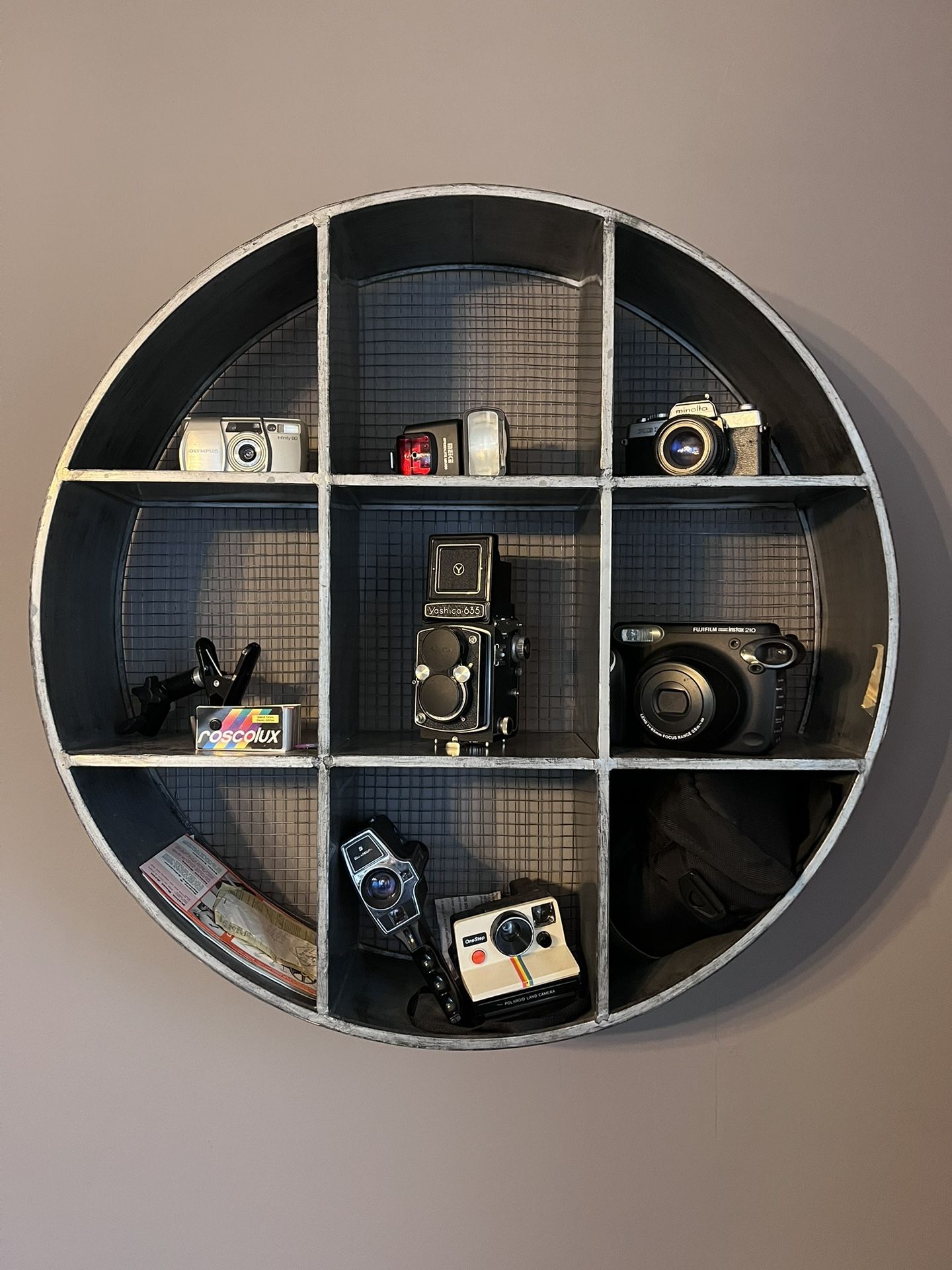 2 Decorative Metal Circle Shelves