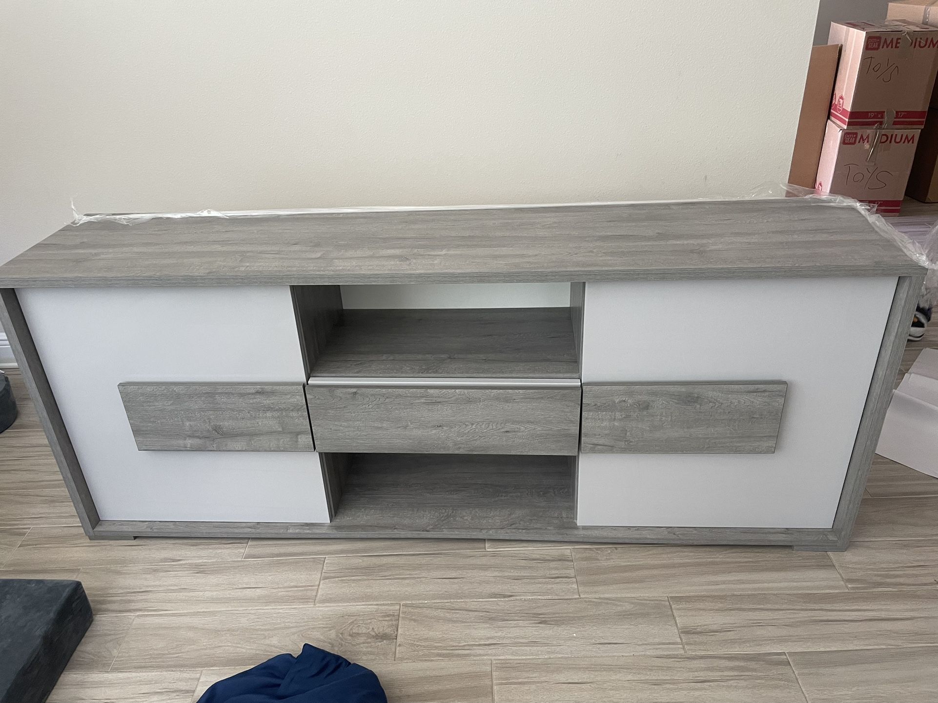 Gray TV 📺 Console