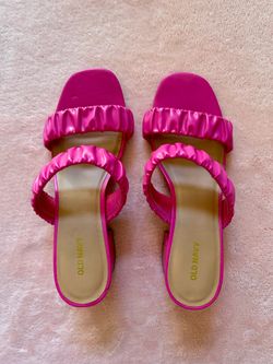 Women’s size 9 hot pink heels