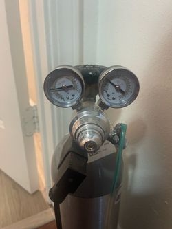 Fish tank Co2 tank and regulator