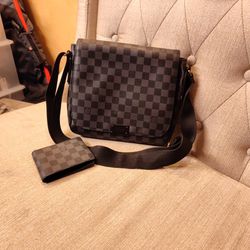 Louis Vuitton District Messenger Bag Damier Infini MM Onyx in