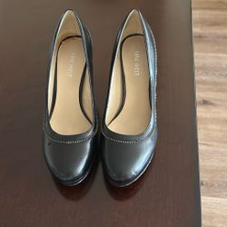 Nine West Black High Heels 2.5”,  Platform 1/2”   Size 7 M 