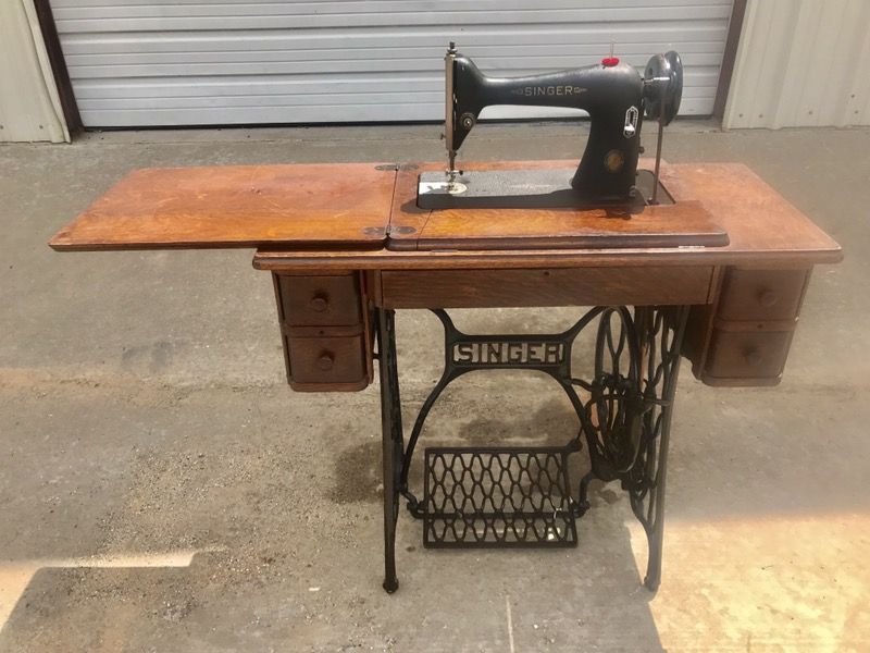 SINGER SEWING MACHINE 1851-1951 CENTENNIAL ANNIVERSARY / TREADLE TABLE
