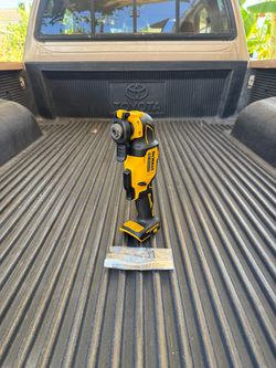 NEW DEWALT ATOMIC 20V MAX Cordless Brushless Oscillating Multi Tool (Tool Only)
