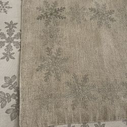 Snowflake Table Runner