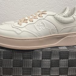 👟 Pre-owned |Gucci Women’s Sneakers |White | Jumbo GG Embossed | Leather Low Top | Size 8 1/2