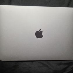MacBook Pro 13" 2018 i5 8GB (cracked Screen)