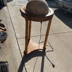 Lighted Vintage World Globe  $50  cash Like New Perfect Condition 
