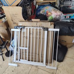 Pet gate safety metal gate for pets cat dog