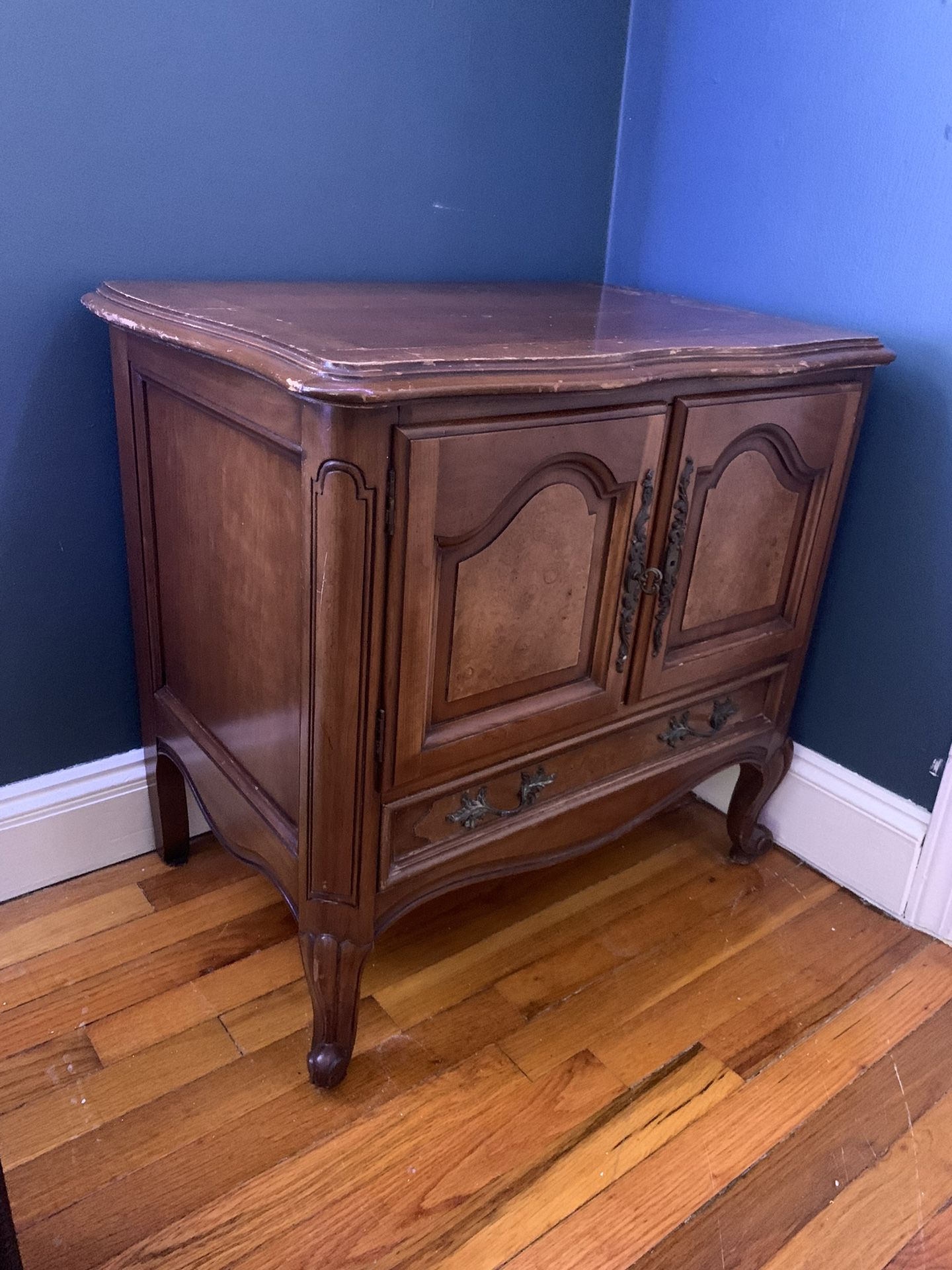 Solid Wood Queen Anne Style Night Stand x2
