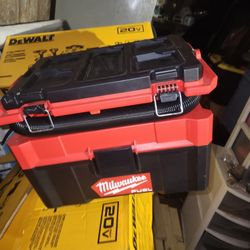 Milwaukee
M18 FUEL PACKOUT 2.5 Gal. Wet/Dry Vacuum Tool-Only Used like new Firm Price/precio Firme🛑