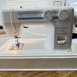 Janome S-750 CLASSMATE SCHOOL Sewing Machine pedal plug Carrying Case