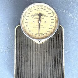 Antique Functional (Health O Meter) Continental Scale . Great Condition For Age. This is better than the one that’s online.