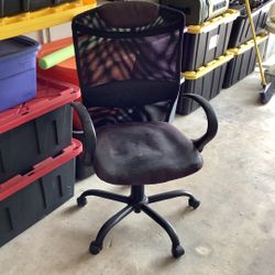 Adjustable Office Chair - Comfortable !
