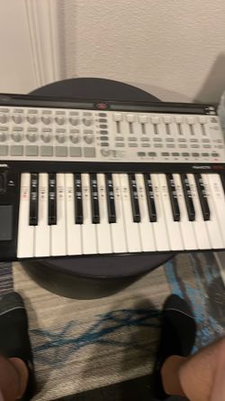 Novation remote25sl midi controler