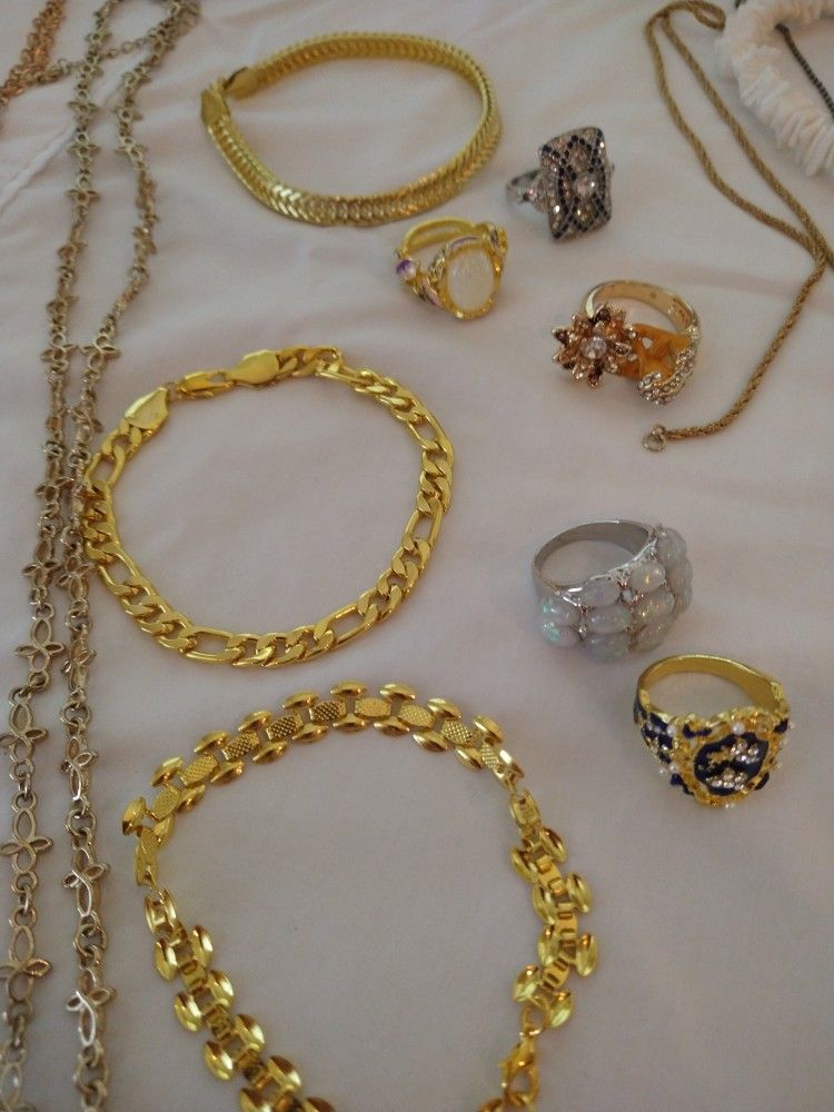 32 PC JEWELRY GRAB BAG