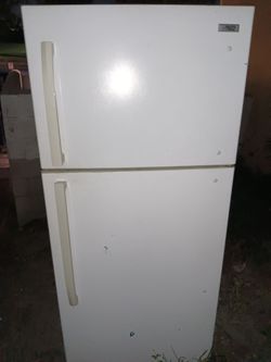 Refrigerator w freezer