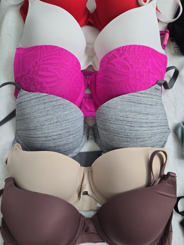 Victoria Secret Bras 32C Push Up And Lightly Lined