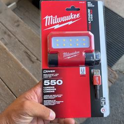 Milwaukee 550 Lumens